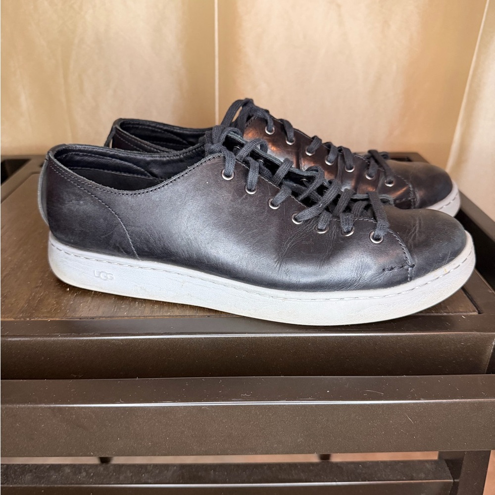 UGG Men's Pismo Low- Black Leather Casual wSneakers style# 1115950